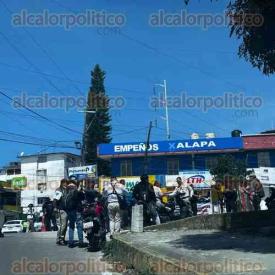 Xalapa, Ver., 15 de julio de 2026.- Tránsito mantiene operativos en distintos puntos de la ciudad para revisar que motociclistas circulen con su documentación en regla y placas vigentes.
