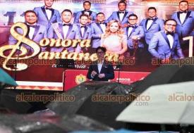 Xalapa, Ver., 16 de julio de 2026.- El influencer coreano, JJun, conocido en redes sociales por cantar en la calle canciones de José José y muy parecido a él, se presentó en Plaza Lerdo, previo a la Sonora Santanera.