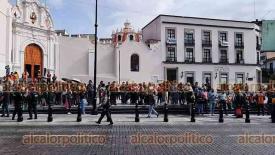 Xalapa, Ver., 17de julio de 2026.- La mañana de este vienes desalojaron edificios gubernamentales tras sonar alarma sísmica. El personal fue concentrado en la Plaza Lerdo.
