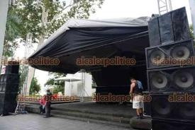 Xalapa, Ver., 17 de julio de 2026.- Se prepara el escenario para el Festival “Danzoneando”, en la explanada del parque Juárez.
