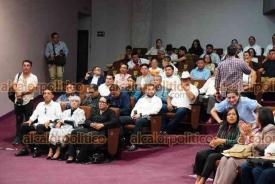 Xalapa, Ver., 20 de julio de 2026.- En el auditorio “Lerdo de Tejada” del Congreso del Estado, el presidente de la JUCOPO, Esteban Bautista, entregó reconocimientos a 156 ayuntamientos que cumplieron con excelencia en la presentación de su Plan Municipal de Desarrollo.
