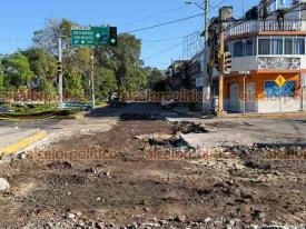 Xalapa, Ver., 21 de julio de 2026.- La confluencia de la avenida Xalapa con 20 de Noviembre y calle Manuel C. Tello quedó cerrada a la circulación y así permanecerá durante nueve días por trabajos de rehabilitación de las losas de concreto.