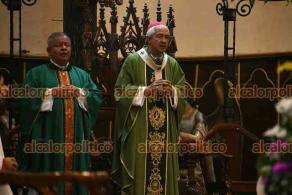 Xalapa, Ver., 26 de julio de 2026.- El arzobispo Jorge Patrón Wong, presidió este domingo la misa dominical en la Catedral Metropolitana, donde encabezó la celebración eucarística ante decenas de fieles que acudieron al recinto religioso.
