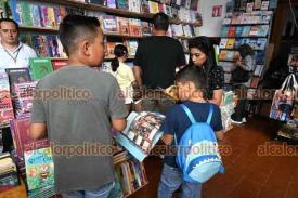 Xalapa, Ver., 26 de julio de 2026.- Presentaciones, talleres y diversas actividades disfrutan los visitantes de la Feria del Libro Infantil y Juvenil, en la prepa Juárez.