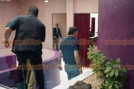 Xalapa, Ver., 30 de julio de 2026.- El alcalde de Úrsulo Galván, Bertín Bravo Moreno, fue captado a su llegada al Congreso para su audiencia de pruebas y alegatos ante la Comisión Instructora como parte del proceso de solicitud de desafuero que enfrenta.

