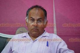 Xalapa, Ver., 31 de julio de 2026.- El escritor, poeta y profesor de lengua náhuatl Zeferino del Ángel Santiago presentó su libro “Nahuali, El nahual, de Xicohtenkatl Tancuayalab” durante la Feria Nacional del Libro Infantil y Juvenil. Lo acompañaron Eduardo Andrade Rocha, Ángel Rafael Martínez Alarcón y Alma Delia Espinosa Durán. 
