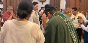 Xalapa, Ver., 2 de agosto de 2026.- El arzobispo de Xalapa, Jorge Patrón Wong, encabezó la misa dominical en la Catedral Metropolitana, ante feligreses que acudieron al recinto, algunos de los cuales comulgaron durante la celebración.