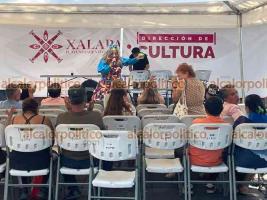 Xalapa, Ver., 2 de agosto de 2026.- Chicos y grandes disfrutaron de las actividades recreativas realizadas en el parque Juárez, donde se presentó un show de payasos que llevó momentos de diversión y entretenimiento a asistentes, como parte del programa “Domingos familiares”.
