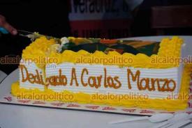 Xalapa, Ver., 12 de agosto de 2026.- Integrantes del Consejo Estatal de Ciudadanos Independientes, encabezados por Marcos Salas y Jorge Zumaya, conmemoraron 14 años de trayectoria en el Estado y anunciaron que impulsarán candidaturas ciudadanas rumbo a 2027. Dedicaron un pastel al difunto Carlos Manzo.
