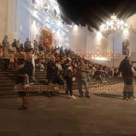 Xalapa, Ver., 13 de agosto del 2026.- Decenas de xalapeños disfrutaron la “Gran serenata rondallera”, a cargo de las agrupaciones Voces Universitarias, Rondalla Zorzal y Rondalla San Martín, como parte del programa cultural “Jueves Musicales” en Plaza Lerdo.