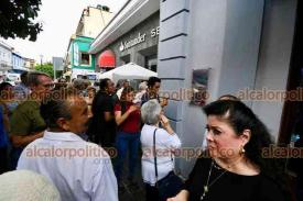 Xalapa, Ver., 14 de agosto de 2026.- Con apoyo de la ciudadanía y empresarios, fue colocado nuevamente el antiguo reloj de la calle Enríquez, tras un proceso cuidadoso de rehabilitación luego de 10 años de estar sin funcionar. Este instrumento fue colocado por primera vez a inicios del siglo XX, alrededor de 1904.
