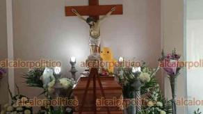 Coatzacoalcos, Ver., 17 de agosto de 2026.- En la funeraria de la Sección 31 del STPRM son velados los restos de Melanie Michelle Méndez Morales, estudiante de Psicología de la UV hallada muerta en la carretera Coatepec-Huatusco el sábado.