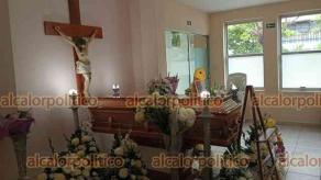 Coatzacoalcos, Ver., 17 de agosto de 2026.- En la funeraria de la Sección 31 del STPRM son velados los restos de Melanie Michelle Méndez Morales, estudiante de Psicología de la UV hallada muerta en la carretera Coatepec-Huatusco el sábado.