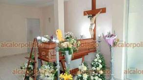  Coatzacoalcos, Ver., 17 de agosto de 2026.- En la funeraria de la Sección 31 del STPRM son velados los restos de Melanie Michelle Méndez Morales, estudiante de Psicología de la UV hallada muerta en la carretera Coatepec-Huatusco el sábado.
