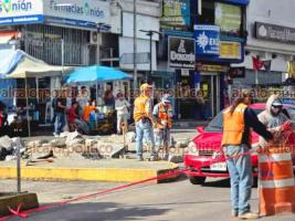 Xalapa, Ver., 18 de agosto de 2026.- Inició este martes la rehabilitación de la avenida Chedraui Caram, a la altura de Plaza Cristal. Autoridades exhortan a los automovilistas a tomar rutas alternas y extremar precauciones.