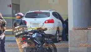 Xalapa, Ver., 18 de agosto de 2026.- Por complicaciones de salud, persona falleció cuando arribaba a la Policlínica Óptima Xalapa a bordo de vehículo particular. Tras recibir el reporte, acudieron policías municipales y personal de la Fiscalía para llevar a cabo las diligencias ministeriales.