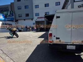 Xalapa, Ver., 18 de agosto de 2026.- Por complicaciones de salud, persona falleció cuando arribaba a la Policlínica Óptima Xalapa a bordo de vehículo particular. Tras recibir el reporte, acudieron policías municipales y personal de la Fiscalía para llevar a cabo las diligencias ministeriales.