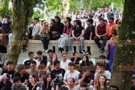 Xalapa, Ver., 19 de agosto de 2026.- Torneo de “farmear aura” reunió a cientos de personas en el parque Juárez, la tarde de este miércoles.
