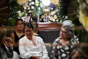 Xalapa, Ver., 21 de agosto de 2026.- En Bosques del Recuerdo se velan los restos de Atanasio García Durán. En el sitio se observan funcionarios, exfuncionarios y familiares, como el exgobernador Cuitláhuac García.
