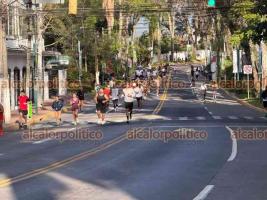 Xalapa, Ver., 30 de agosto de 2026.- Decenas de corredores participaron este domingo en un social run organizado por negocios locales, en una jornada de convivencia y activación física.
