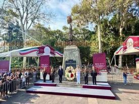 Xalapa, Ver., 1° de septiembre de 2026.- Este martes, con el secretario de Gobierno, Ricardo Ahued, comenzaron las guardias de honor ante el monumento de Miguel Hidalgo, como parte de la conmemoración por el 216 aniversario de la Independencia de México.
