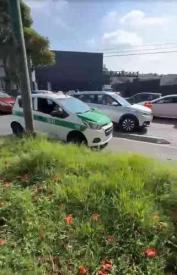 Xalapa, Ver., 1° de septiembre de 2026.- Lector denuncia que automovilistas invaden la ciclovía en calle Ignacio de la Llave poniendo en riesgo a los ciclistas que la usan.
