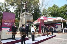 Xalapa, Ver., 1° de septiembre de 2026.- El coordinador de Becas para el Bienestar en Veracruz, Carlos Villa, encabezó guardia de honor en Los Berros.
