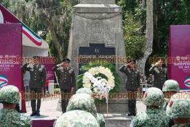 Xalapa, Ver., 2 de septiembre de 2026.- Integrantes de la 26 zona militar Veracruz rindieron guardia de honor al monumento a Miguel Hidalgo.
