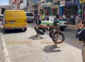 Xalapa, Ver., 2 de septiembre de 2026.- La Dirección de Tránsito Estatal implementó operativo para retirar objetos para “apartar” estacionamiento en la zona centro, en la Rotonda, Miguel Alemán, así como en la colonia Margarita Maza y Campo de Tiro.
