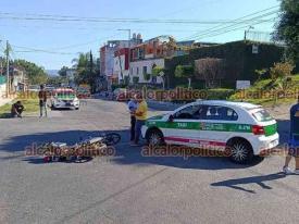 Xalapa, Ver., 3 de septiembre de 2026.- En el cruce de la calle Herminio Cabañas y Margarita Olivo, colonia Rafael Lucio, colisionaron el taxi XL-3798 y un motociclista que quedó contundido. Se esperaba el arribo de autoridades y corporaciones de emergencia.
