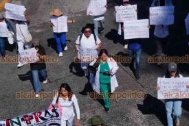 Xalapa, Ver., 3 de septiembre de 2026.- Integrantes de la Fuerza Independiente de Trabajadores de la Salud marcharon en el centro de la Capital hacia la Plaza Lerdo. Exigen que se cumplan acuerdos de trabajo.
