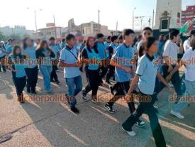Coatzacoalcos, Ver., 4 de septiembre de 2026.- Este viernes, el CETMAR 15 conmemoró sus 45 años con una caminata de convivencia en la que participaron estudiantes, docentes, padres de familia y egresados. 
