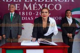 Xalapa, Ver., 4 de septiembre de 2026.- Minutos después de que comenzara a circular la muerte del diputado Zenyazen Escobar, correspondió a la fiscal general Lisbeth Jiménez hacer guardia de honor en Los Berros. La funcionaria sólo se limitó a confirmar el deceso al carecer de más información.
