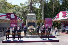 Xalapa, Ver., 4 de septiembre de 2026.- Trabajadores de Tránsito y Seguridad Vial del Estado montaron guardia de honor ante el monumento a Miguel Hidalgo, como parte de los festejos por el 216 aniversario del inicio de la Independencia.
