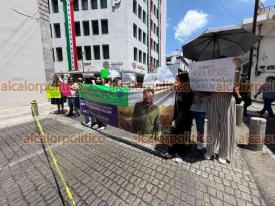 Xalapa, Ver., 4 de septiembre de 2026.- Continuando con su protesta en defensa del docente Humberto Hernández, alumnos de la UVI bloquearon la calle Zaragoza, a la altura de Sebastián Camacho.
