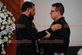 Xalapa, Ver., 5 de septiembre de 2026.- Integrantes del magisterio, funcionarios, exsecretarios y el exgobernador Cuitláhuac García, acudieron a la funeraria Bosques del Recuerdo donde se vela al diputado federal Zenyazen Escobar.
