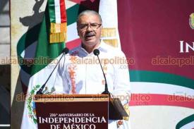 Xalapa, Ver., 7 de septiembre de 2026.- El secretario general de la Sección 56 del SNTE, José Reveriano Marín Hérnandez, encabezó la guardia de honor ante Miguel Hidalgo.
