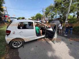 Veracruz, Ver., 14 de septiembre de 2026.- Habitantes del Fraccionamiento Torrentes que bloquearon el puente “Víctor Sánchez Tapia” advirtieron que la protesta se mantendrá hasta que tengan electricidad.
