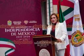 Xalapa, Ver., 14 de septiembre de 2026.- La directora Zaira del Toro y personal del IVM rindieron guardia de honor al monumento a Miguel Hidalgo.
