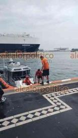 Veracruz, Ver., 15 de septiembre de 2026.- Simulacro de rescate de una persona por parte de elementos de la SEMAR asombró a paseantes en la zona del malecón. Este ejercicio fue parte de la preparación para conmemorar la creación de la Armada Nacional, el 4 de octubre.
