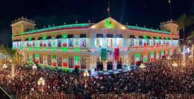 Orizaba, Ver., 15 de septiembre de 2026.- Después de cuatro años, el Grito de Independencia se volvió a dar en el Palacio Municipal. Esta noche no llovió, lo cual permitió que miles acudieran al evento. Previo a esta celebración, también se dio el Grito en dos colonias de la ciudad.
