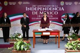 Xalapa, Ver., 17 de septiembre de 2026.- La secretaria técnica Adriana Linares Capitanachi encabezó la guardia de honor de la Secretaría Ejecutiva del Sistema Estatal Anticorrupción ante el monumento a Miguel Hidalgo.
