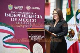 Xalapa, Ver., 17 de septiembre de 2026.- La presidenta de CANACINTRA delegación Xalapa, Blanca Esther Hernández, rindió guardia de honor ante el monumento a Miguel Hidalgo.
