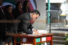 Xalapa, Ver., 18 de septiembre de 2026.- El comisionado del IPAX, Luis Fernando Baños, rindió guardia de honor al Padre de la Patria en su monumento del Parque Los Berros.

