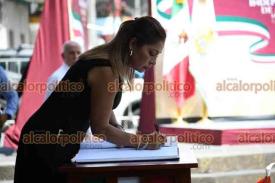 Xalapa, Ver., 18 de septiembre de 2026.-  La directora general del IVEA, Olga Torres González, rindió guardia de honor ante el monumento a Miguel Hidalgo.
