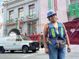 Xalapa, Ver., 19 de septiembre de 2026.- Celsa Edith es una de las 2 mujeres que trabajan en la remodelación del Palacio de Gobierno tras enfrentar barreras por la edad en el empleo formal. Ahora “hay que picar piedra y demostrar que sí podemos”, afirma.
