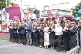 Xalapa, Ver., 21 de septiembre de 2026.- La presidenta de la CEDH, Minerva Regina Pérez López, encabezó la guardia de honor del organismo ante el monumento a Miguel Hidalgo.
