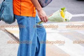  Xalapa, Ver., 21 de septiembre de 2026.- La tradición de regalar flores amarillas vuelve a apoderarse de las calles y redes sociales. El fenómeno tiene su origen en la popular telenovela Floricienta y su canción 