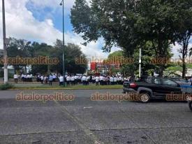 Xalapa, Ver., 22 de septiembre de 2026.- Por el 46 aniversario de la fundación del TEBAEV se llevó a cabo acto conmemorativo en el parque “Rafael Hernández Ochoa”, en avenidas Orizaba y Xalapa; en esta última se cerró el carril hacia el Centro. Una vez que concluya se espera que la circulación se normalice.
