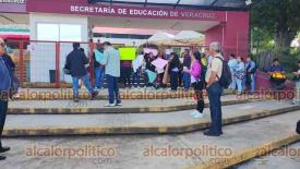 Xalapa, Ver., 23 de septiembre de 2026.- Padres de Familia del Jardín de Niños “Américas” del municipio de Tlacolulan, protestaron este miércoles en la Secretaría de Educación.
